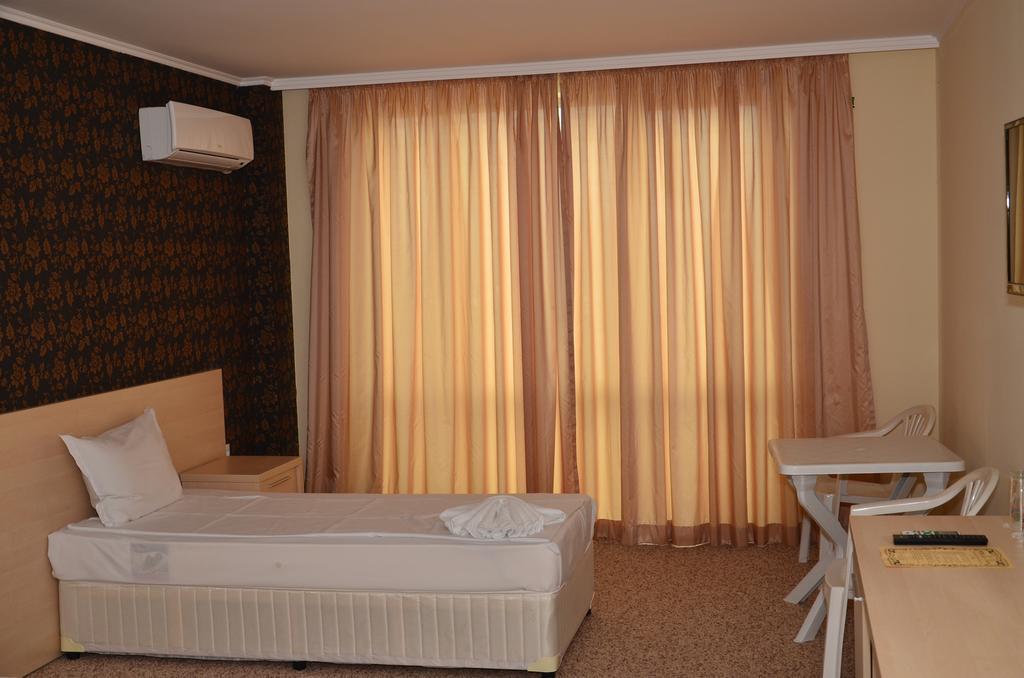 La Piazza Primorsko Rooms & Apartments Oda fotoğraf